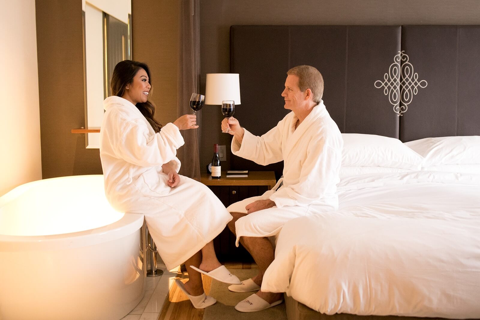 Andaz napa bedroom, andaz napa tub, andaz king bedroom, andaz napa, andaz napa hotel, andaz napa hotel review, andaz hyatt, things to do in napa, things to do in napa valley, places to lounge in napa, places to eat in napa, places to stay in napa, napa hotel reviews, hotel reviews in napa, hyatt hotels in napa, bars in napa, napa andaz bar, andaz napa bar