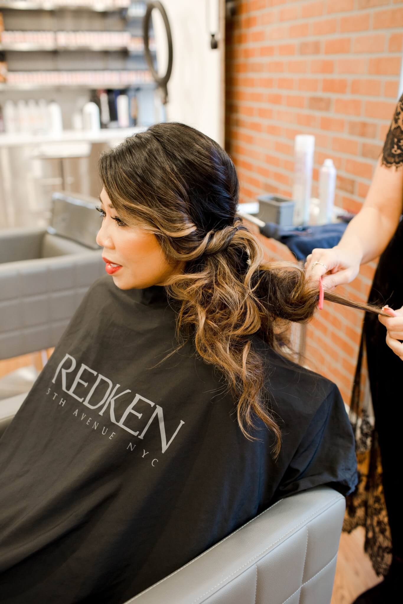holiday hair look, holiday hairstyle, holiday lookbook, how to style hair for the holidays, holiday hair inspiration, hairstyle inspiration, hair glam look, messy bun look, messy bun, how to style messy bun, side pony, side pony hairstyle, how to do a side pony, side ponytail, how to curl hair, curly hair inspiration, how to curl hair, balayage hair inspiration, long hair styling inspiration