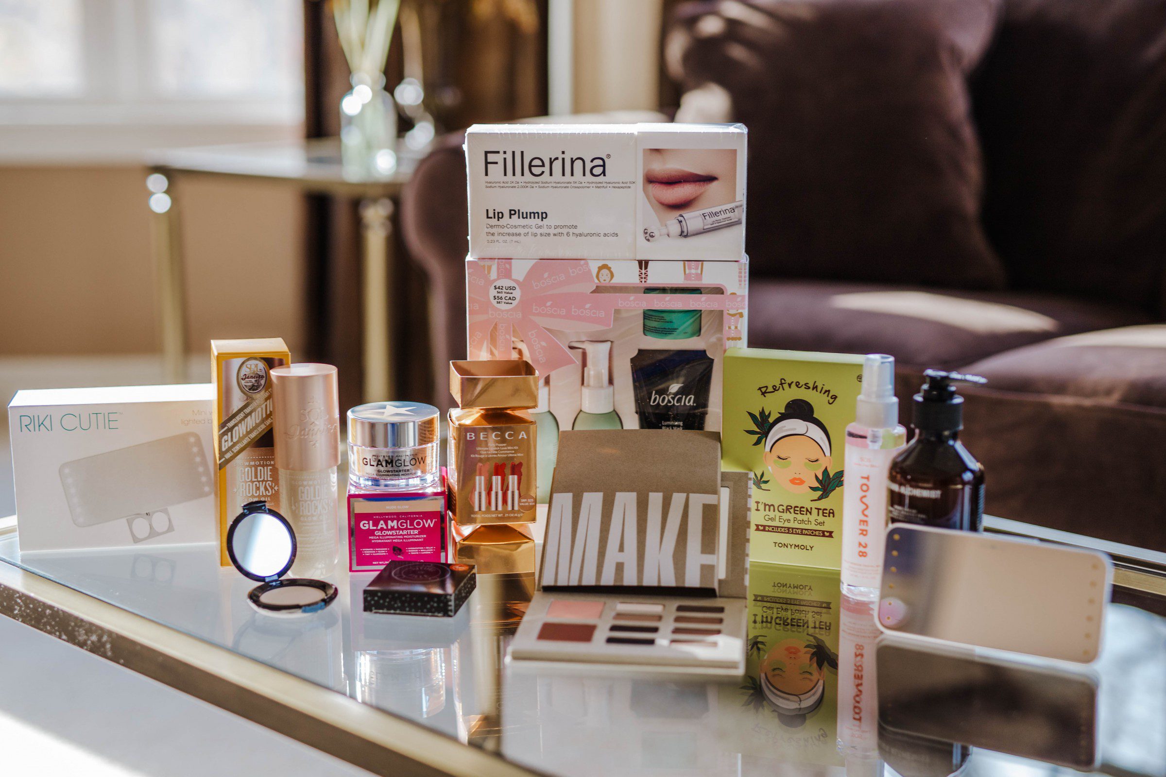 what to give her for christmas, what to give her for the holidays, gift guide for herd, holiday gift guide, beauty gift guide, makeup gift ideas, skincare gift ideas, beauty gift guide, skincare gift guide, holiday gifts for 2019,